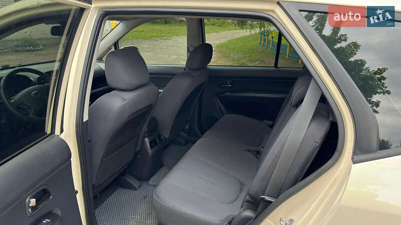 Микровэн Kia Carens 2011 в Шостке