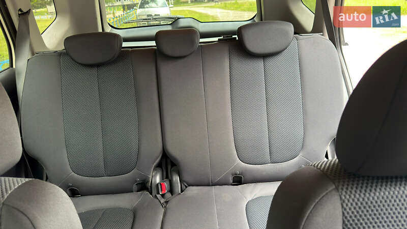 Микровэн Kia Carens 2011 в Шостке