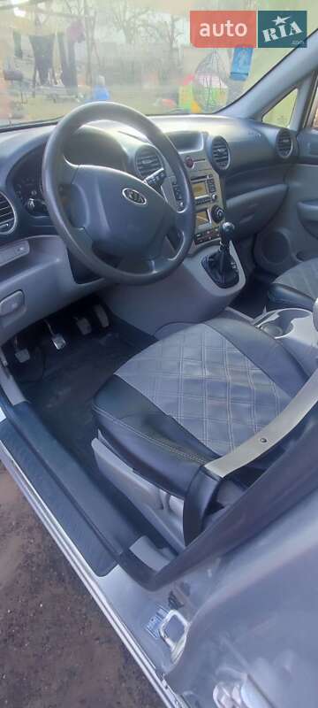 Минивэн Kia Carens 2008 в Ивано-Франково