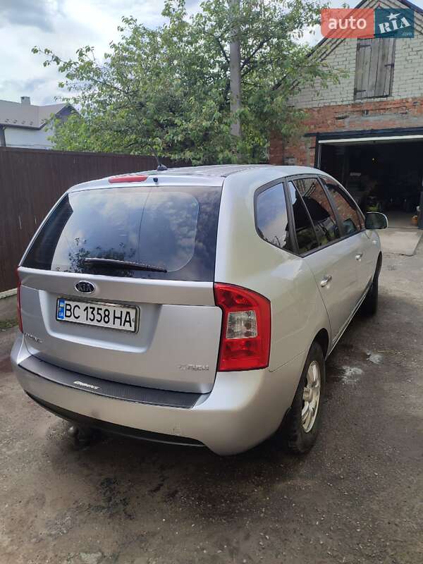 Минивэн Kia Carens 2008 в Ивано-Франково