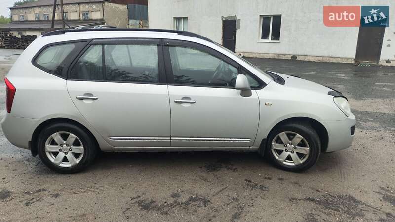 Мінівен Kia Carens 2007 в Ізяславі