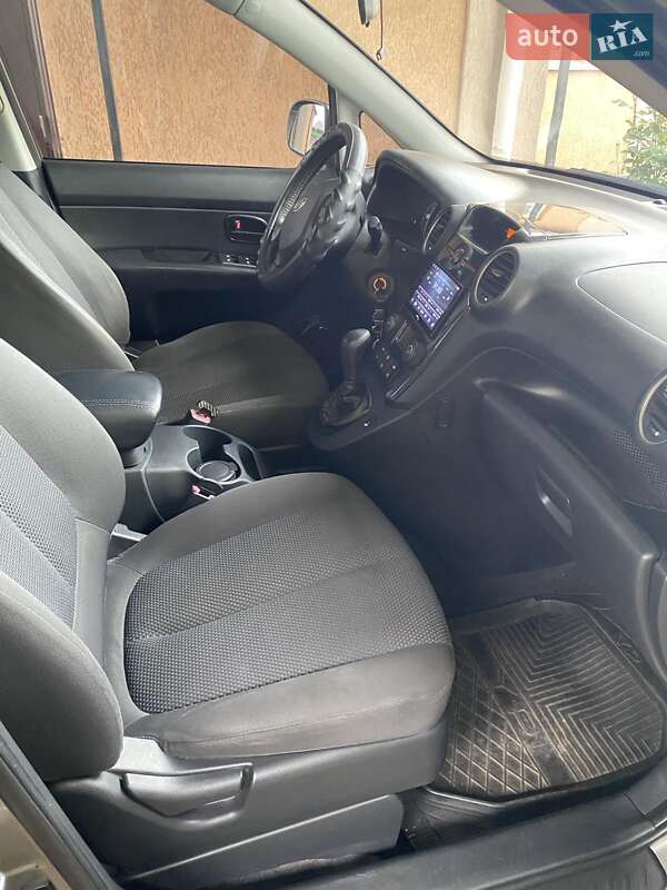Микровэн Kia Carens 2010 в Кривом Роге