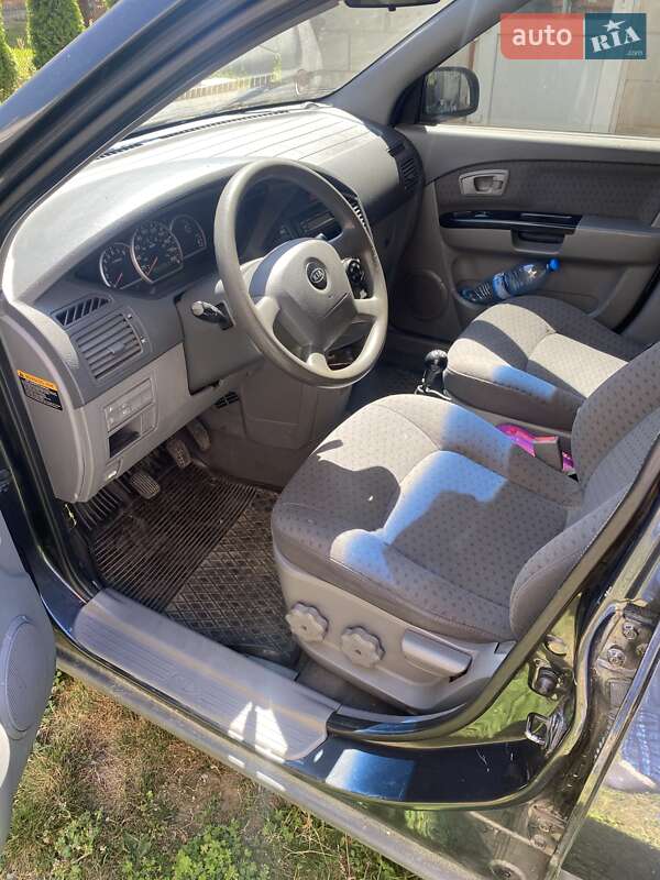 Минивэн Kia Carens 2004 в Львове