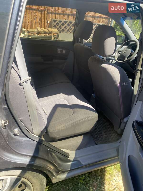 Минивэн Kia Carens 2004 в Львове