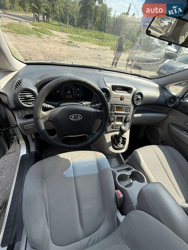 Минивэн Kia Carens 2008 в Сумах