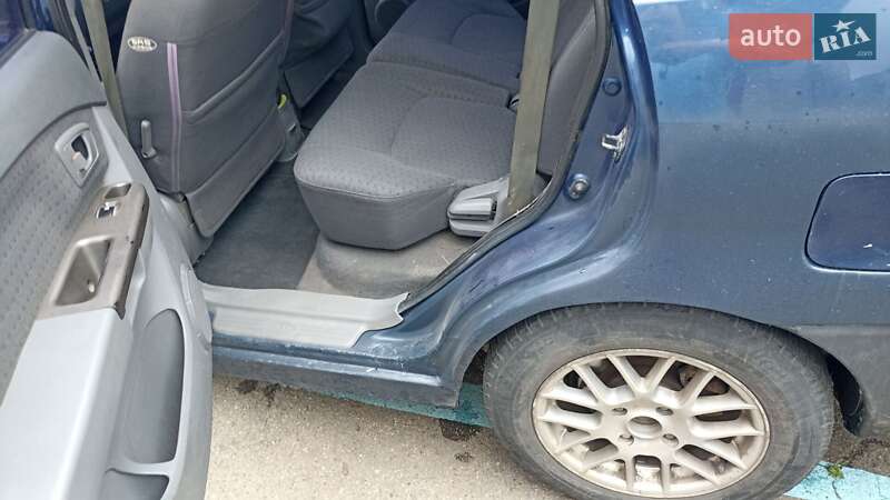 Минивэн Kia Carens 2003 в Львове