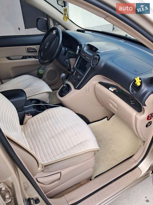 Минивэн Kia Carens 2007 в Киеве