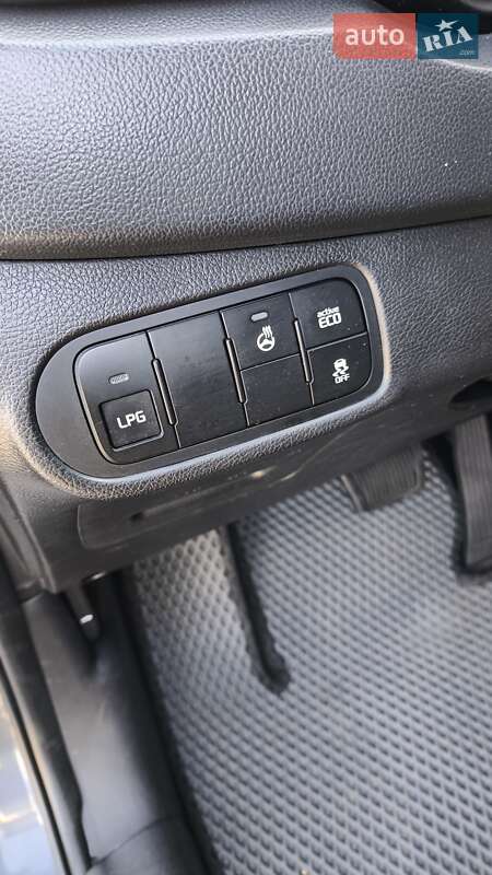 Микровэн Kia Carens 2015 в Харькове