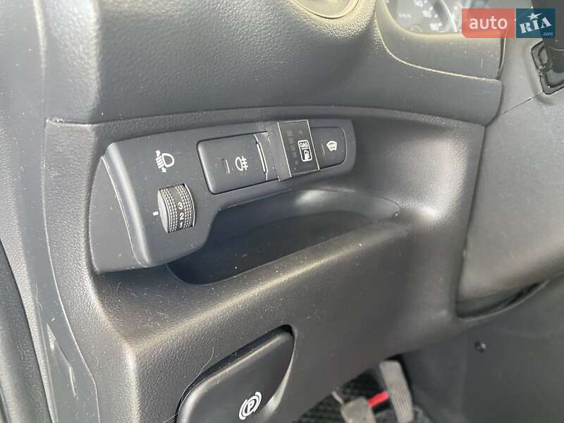Минивэн Kia Carens 2007 в Николаеве