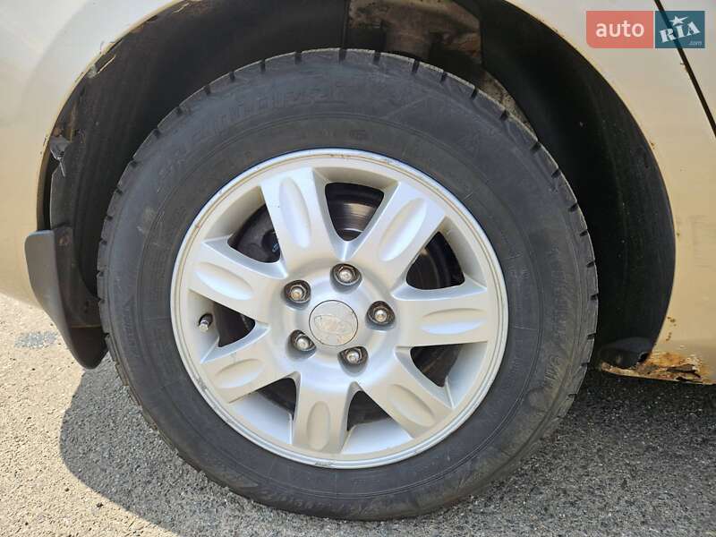 Мінівен Kia Carens 2007 в Корсунь-Шевченківському