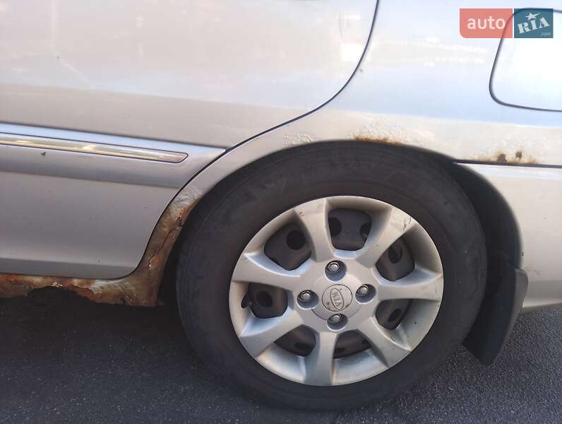 Мінівен Kia Carens 2006 в Києві