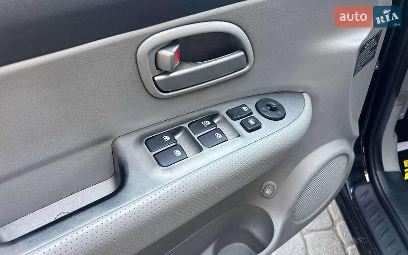 Минивэн Kia Carens 2009 в Ивано-Франковске