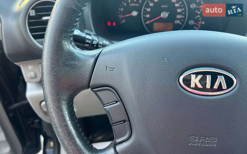 Минивэн Kia Carens 2009 в Ивано-Франковске