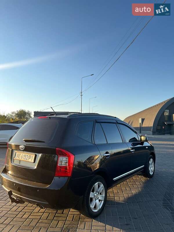 Мінівен Kia Carens 2006 в Дніпрі