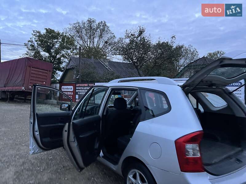 Мікровен Kia Carens 2011 в Калуші фото 12 Мікровен Kia Carens 2011 в Калуші