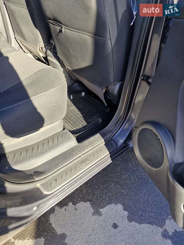 Минивэн Kia Carens 2008 в Виннице