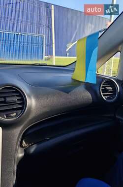 Минивэн Kia Carens 2008 в Виннице