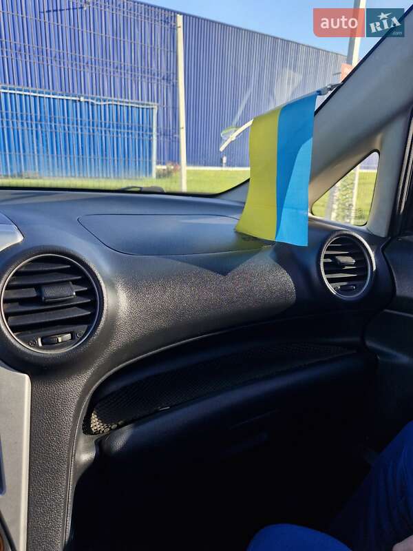 Минивэн Kia Carens 2008 в Виннице