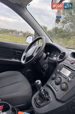 Минивэн Kia Carens 2009 в 