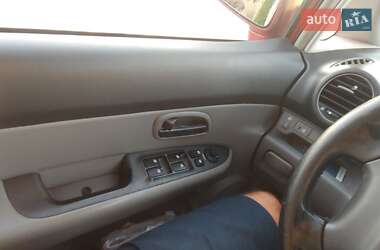 Минивэн Kia Carens 2006 в  фото 6 Минивэн Kia Carens 2006 в