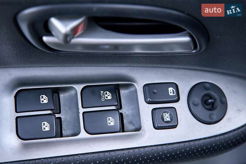 Минивэн Kia Carens 2009 в Звягеле фото 5 Минивэн Kia Carens 2009 в Звягеле