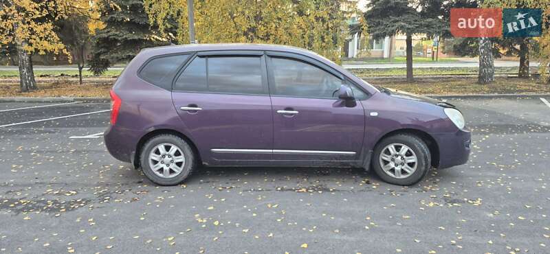 Минивэн Kia Carens 2008 в Золотоноше