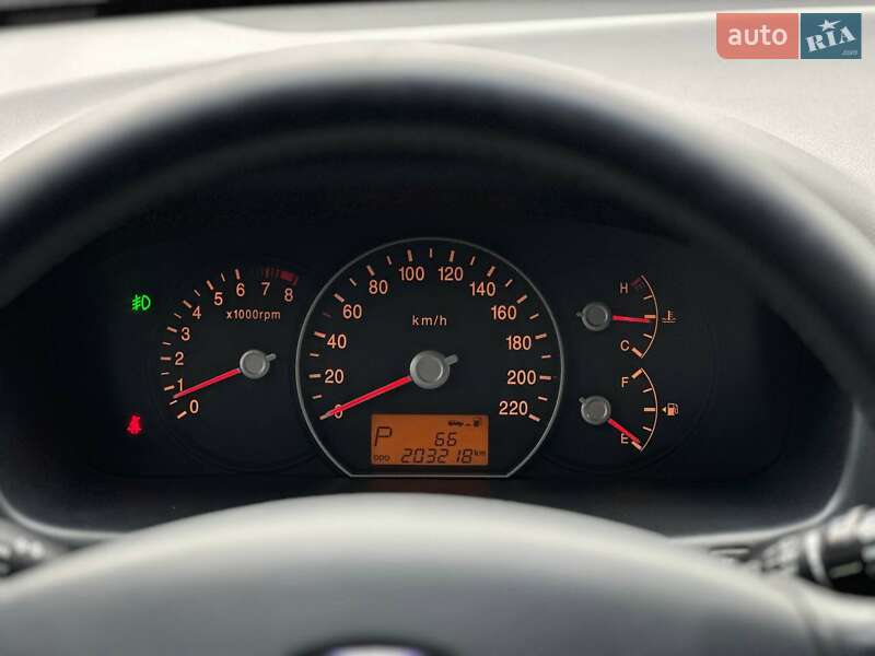 Мінівен Kia Carens 2008 в Києві