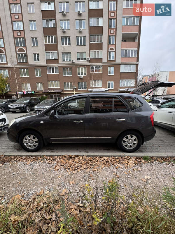 Минивэн Kia Carens 2008 в Киеве