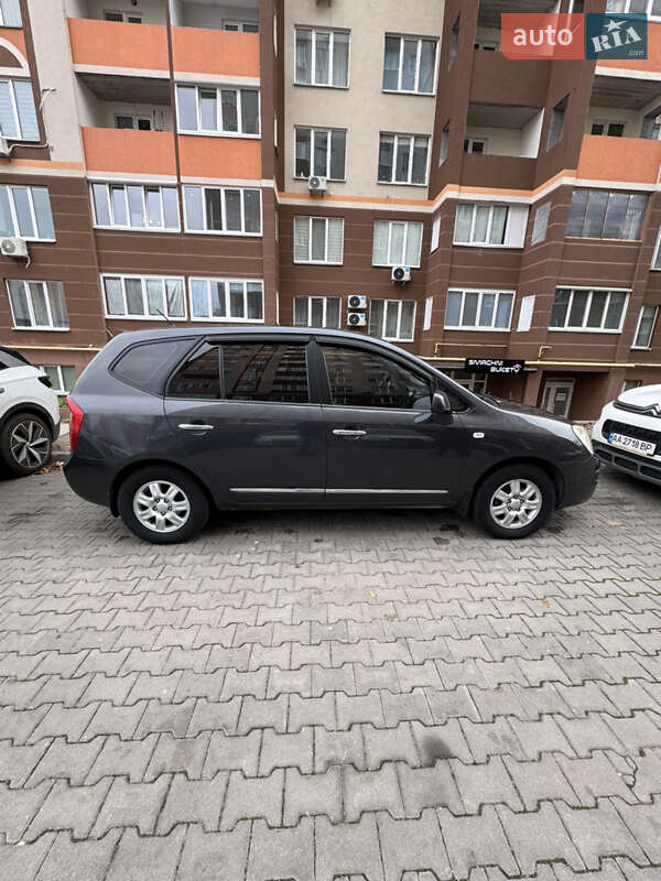 Минивэн Kia Carens 2008 в Киеве