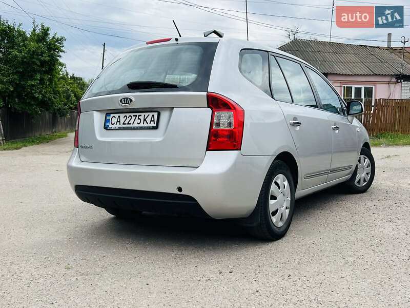 Минивэн Kia Carens 2008 в Белозерье