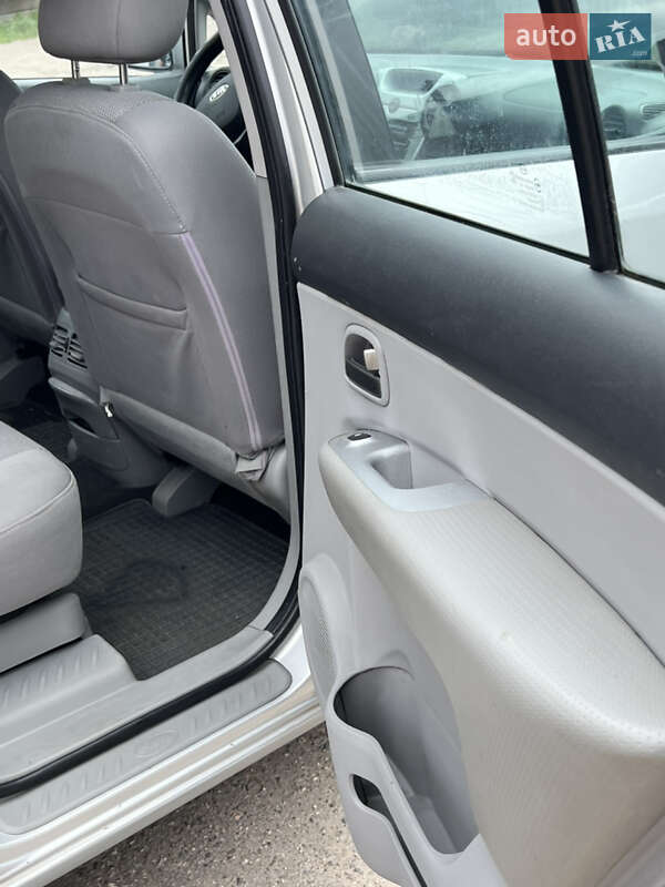 Минивэн Kia Carens 2008 в Белозерье