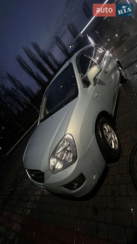 Минивэн Kia Carens 2007 в Кременчуге