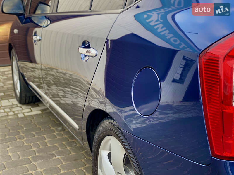 Минивэн Kia Carens 2008 в Житомире