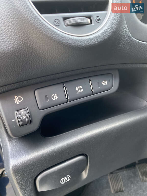 Минивэн Kia Carens 2008 в Житомире