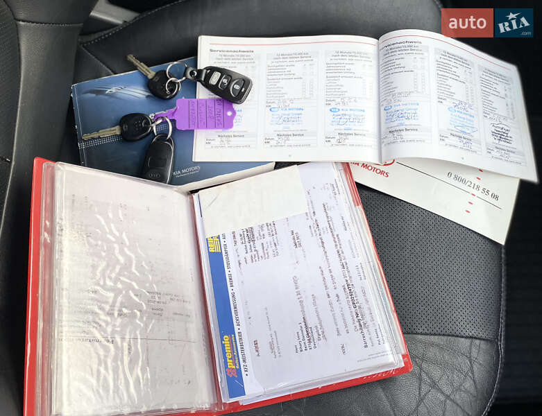 Минивэн Kia Carens 2008 в Житомире