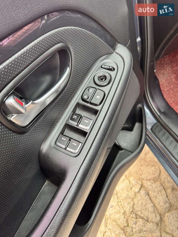 Микровэн Kia Carens 2013 в Фонтанке