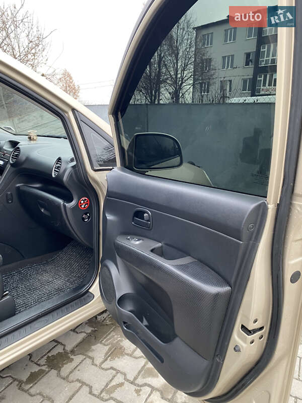 Минивэн Kia Carens 2008 в Староконстантинове