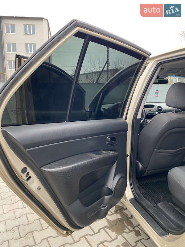 Минивэн Kia Carens 2008 в Староконстантинове