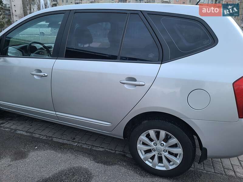 Микровэн Kia Carens 2010 в Николаеве