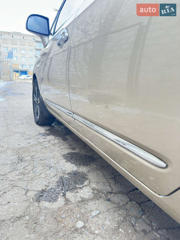 Минивэн Kia Carens 2008 в Краматорске