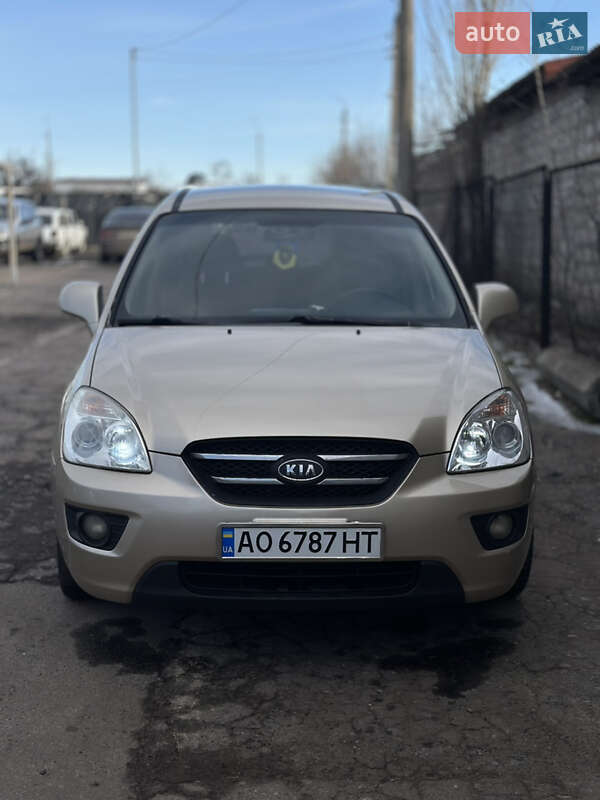 Минивэн Kia Carens 2008 в Краматорске