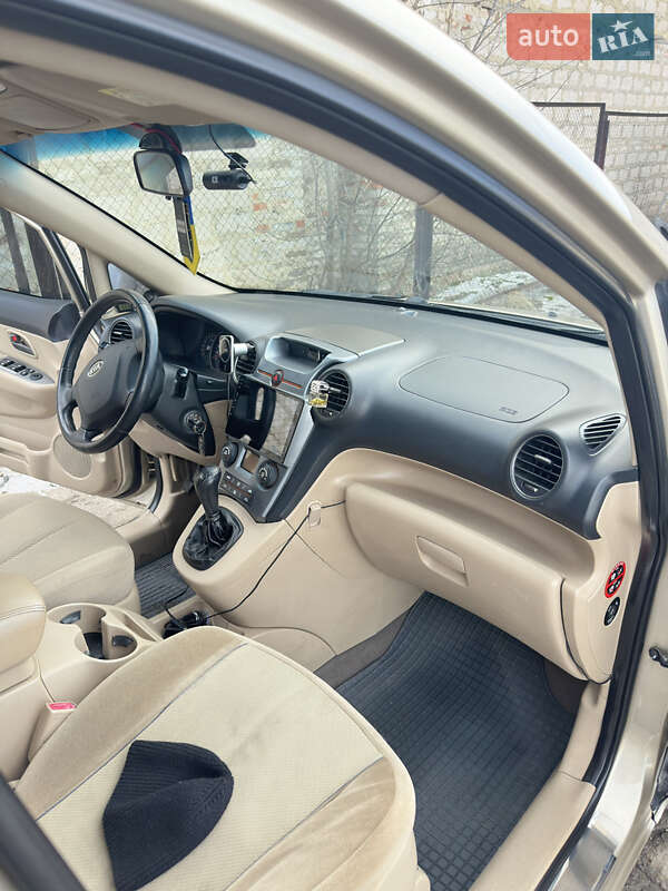 Минивэн Kia Carens 2008 в Краматорске