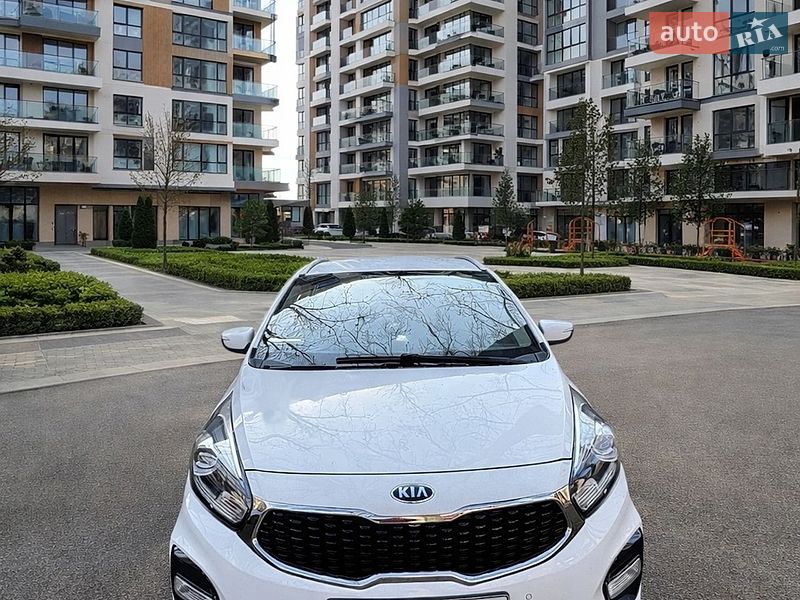 Kia Carens 2016