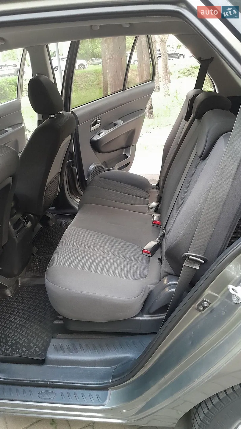 2010 Kia Carens - мініатюра 13