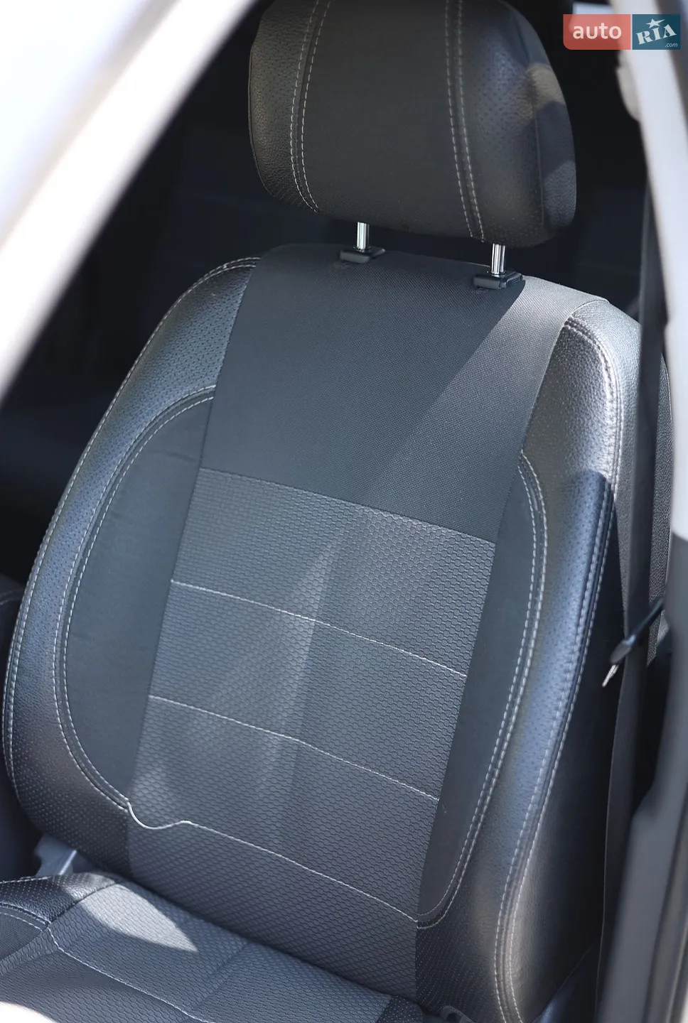 2010 Kia Carens - мініатюра 10