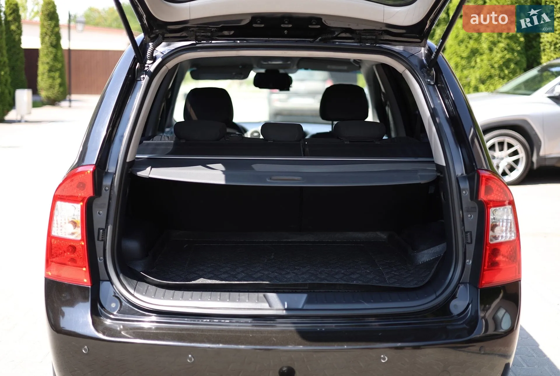 2010 Kia Carens - мініатюра 27