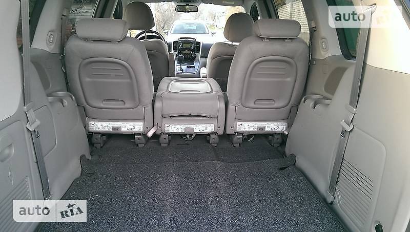 Мінівен Kia Carnival 2012 в Дніпрі