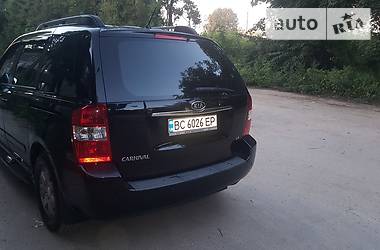 Минивэн Kia Carnival 2008 в Львове