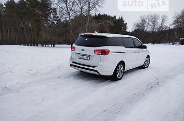 Минивэн Kia Carnival 2015 в Сумах