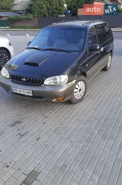 Минивэн Kia Carnival 2000 в 